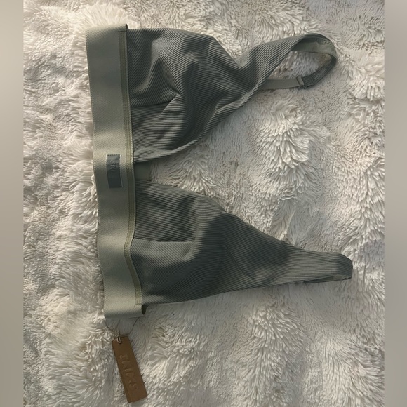 SKIMS Other - SKIMS PLUNGE BRALETTE